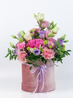 Różowy Flowerbox z Eustomą i Goździkiem