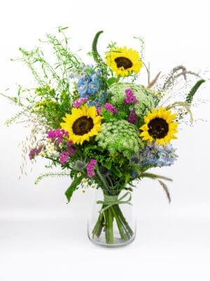Bukiet ze słonecznikami i dodatkami